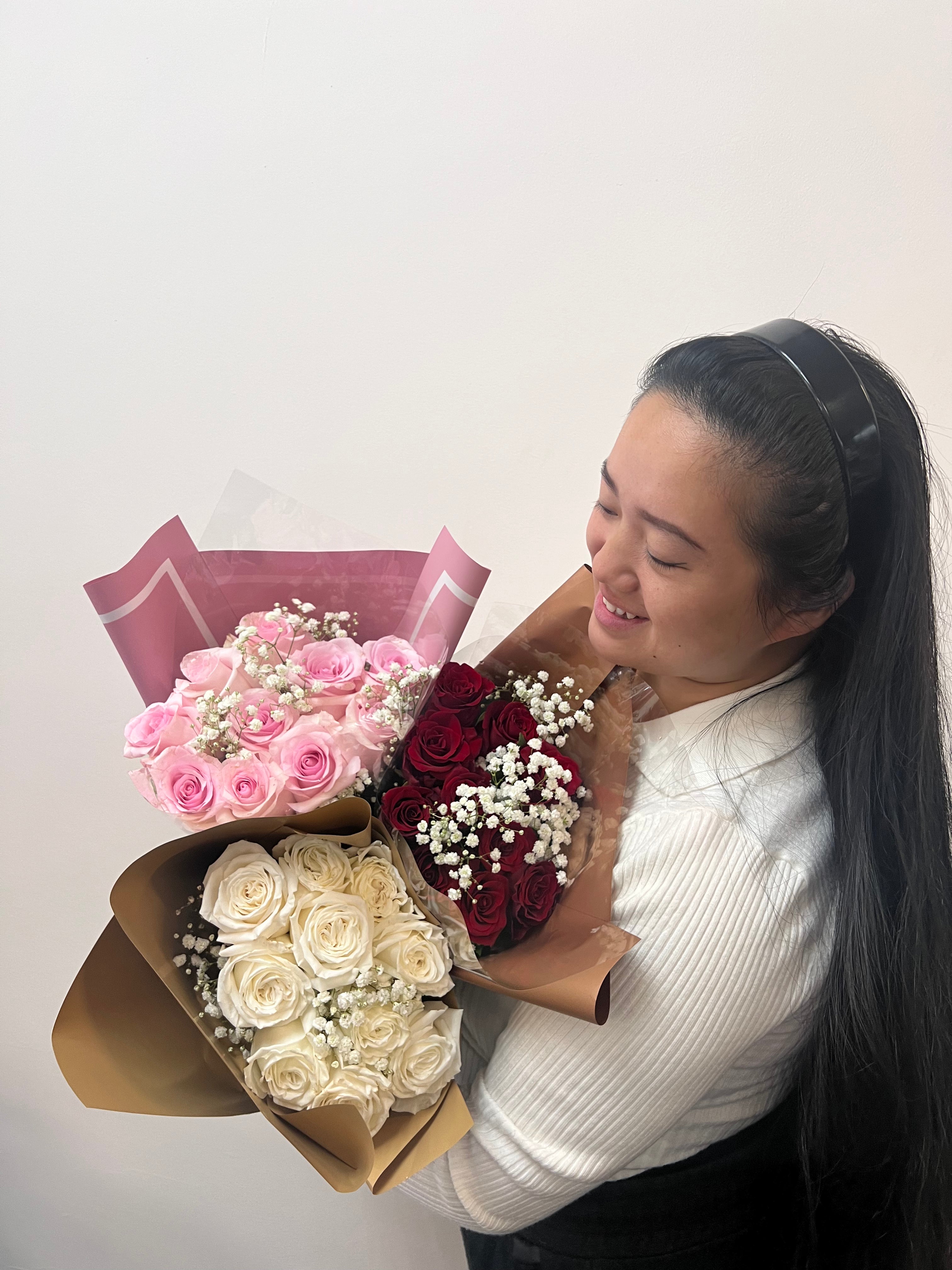 Super Premium Roses Gorgeous Premium Rose Bouquet with Baby's Breath – Warrigal Rd Flowers
